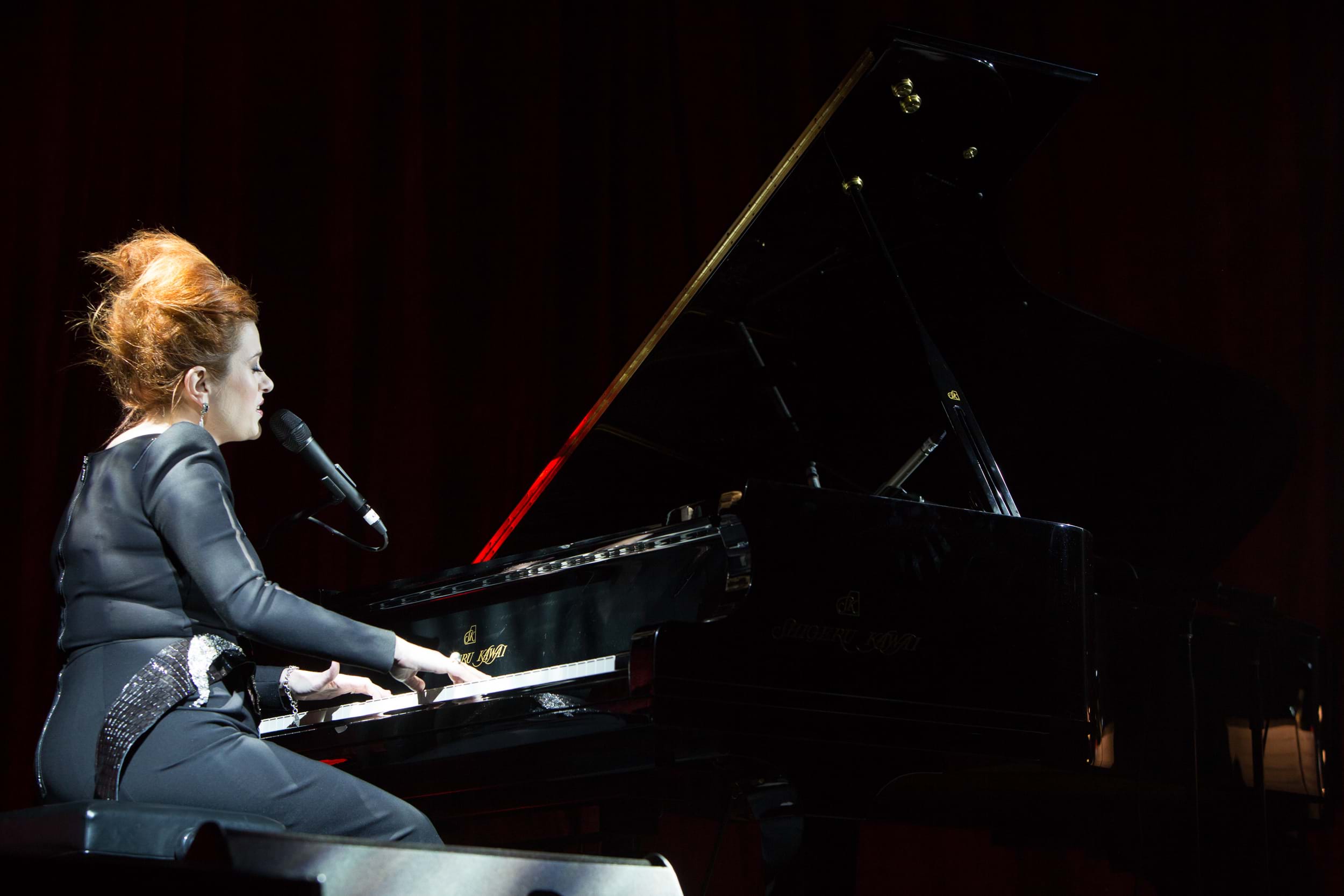 Katie Noonan captivating guests at Fight Cancer Foundation's annual Red Ball Melbourne.