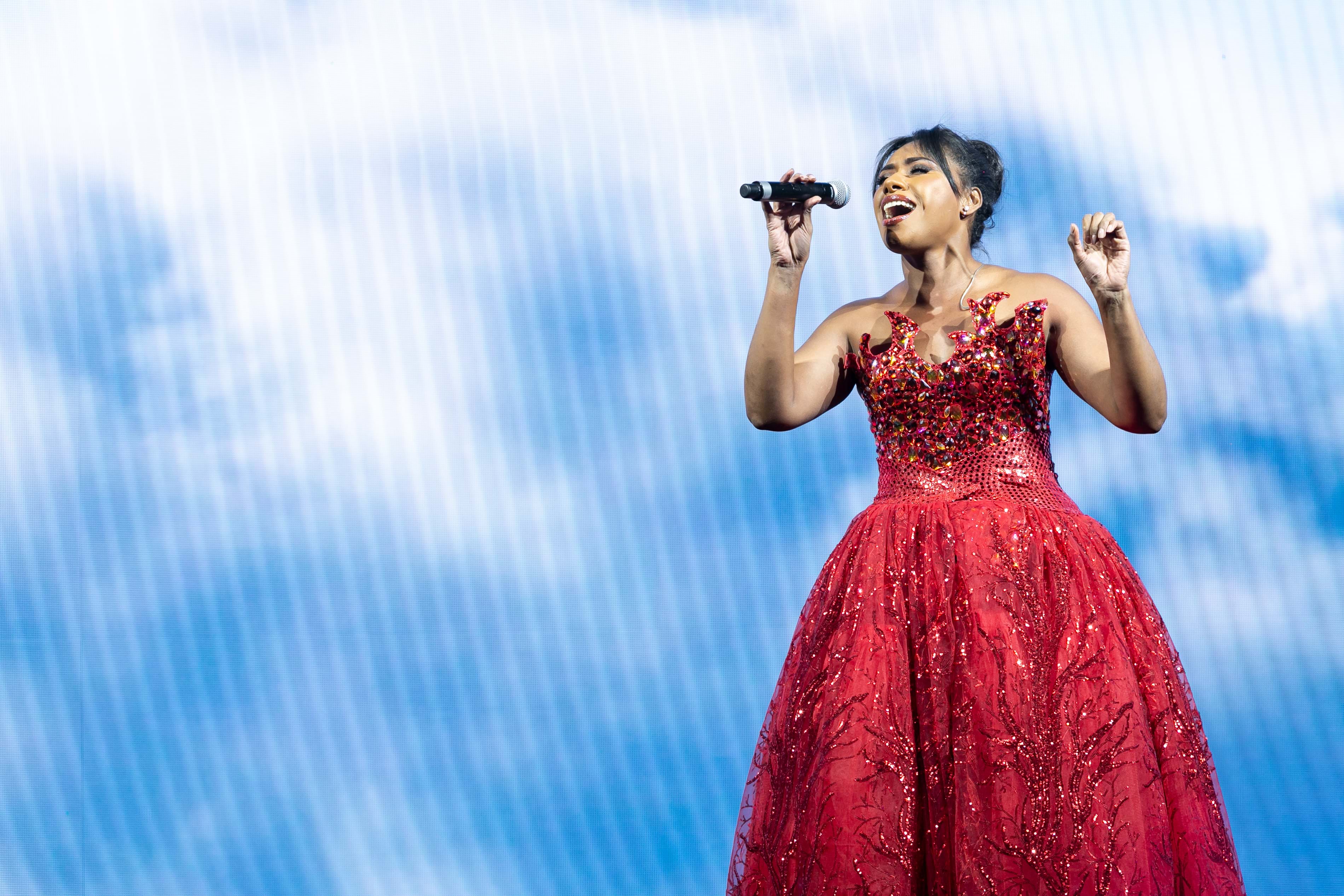 Paulini performed some of Whitney Houston's greatest hits, and had guests on the dance floor in no time!